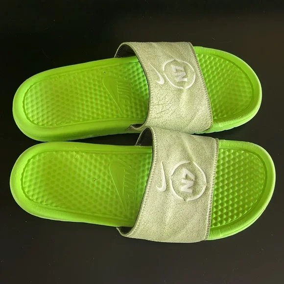 Nike Slides - Picture 3 of 11